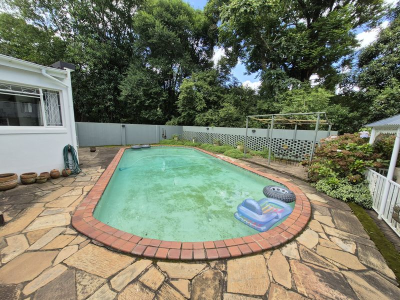 PRISTINE FAMILY HOME WITH OLD WORLD CHARM - Photo 4