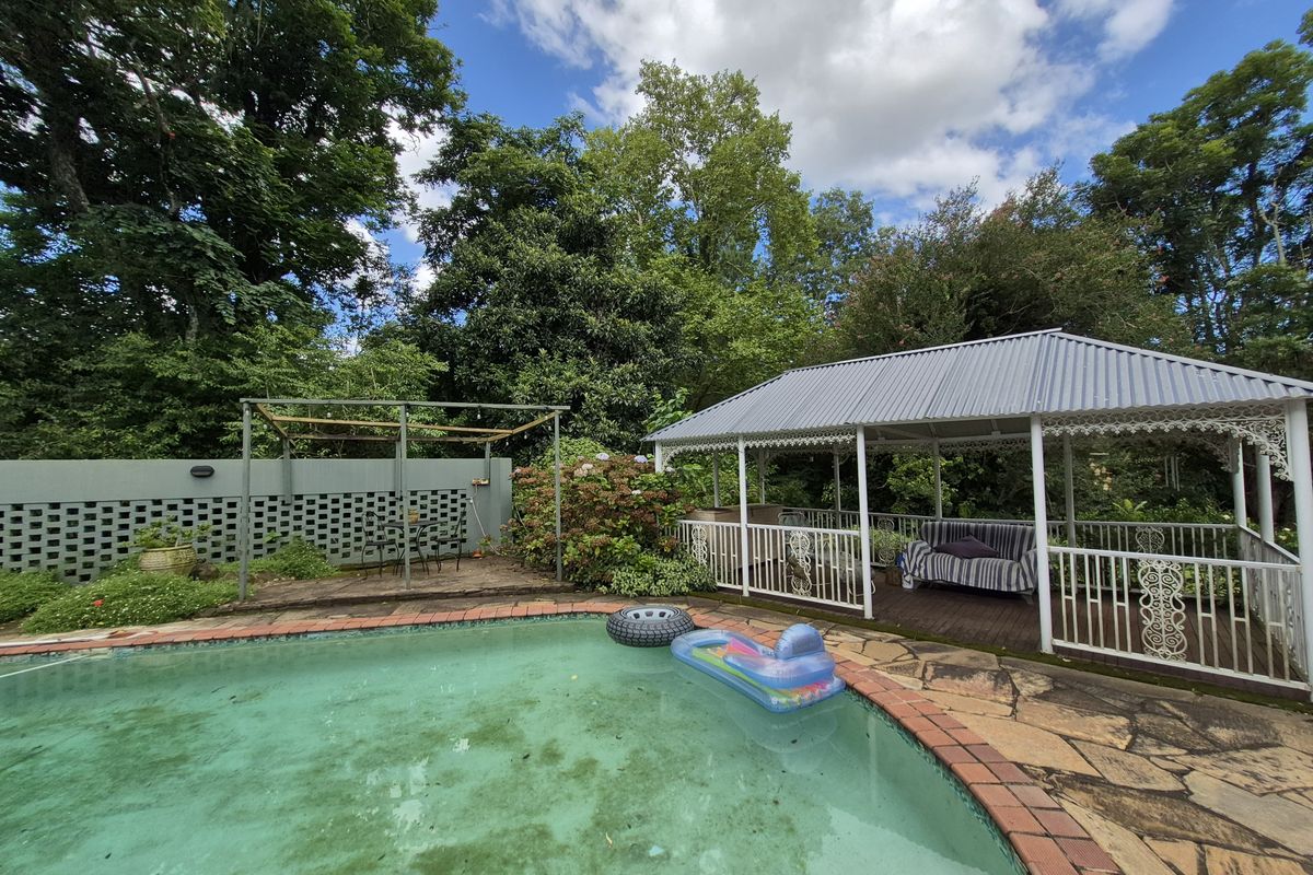 PRISTINE FAMILY HOME WITH OLD WORLD CHARM - Photo 3