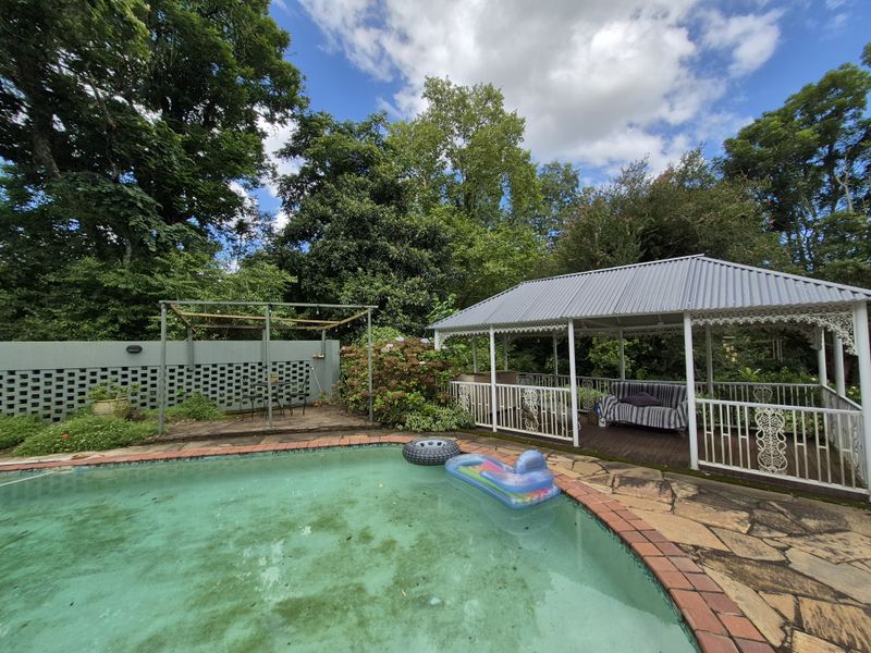 PRISTINE FAMILY HOME WITH OLD WORLD CHARM - Photo 3