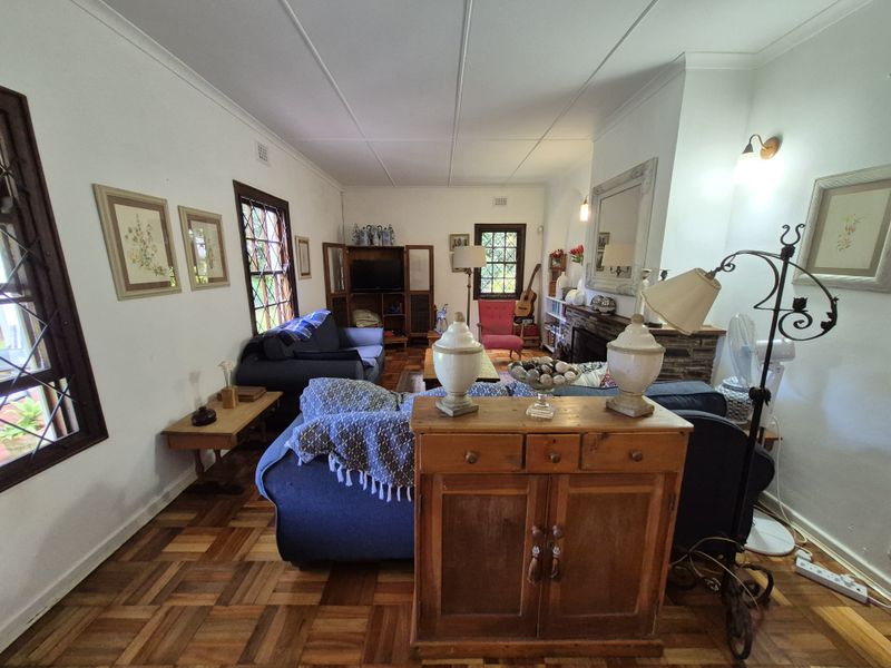 PRISTINE FAMILY HOME WITH OLD WORLD CHARM - Photo 9