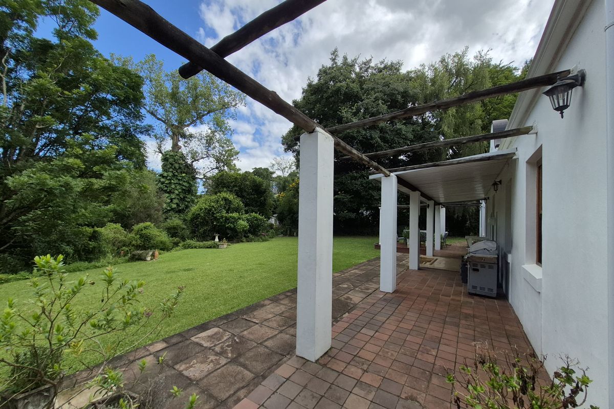 PRISTINE FAMILY HOME WITH OLD WORLD CHARM - Photo 5