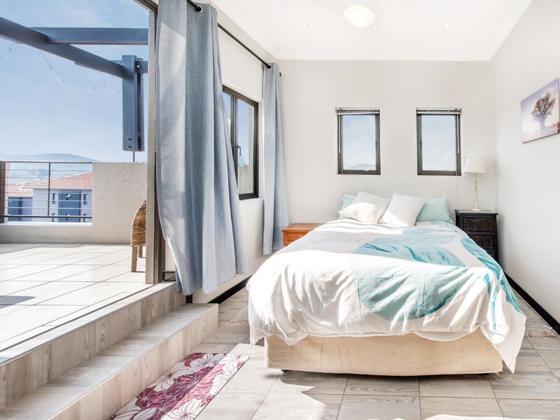 Exquisite One Bedroom Apartment in Lonehill East - Photo 6