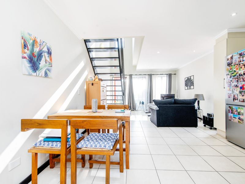 Exquisite One Bedroom Apartment in Lonehill East - Photo 2