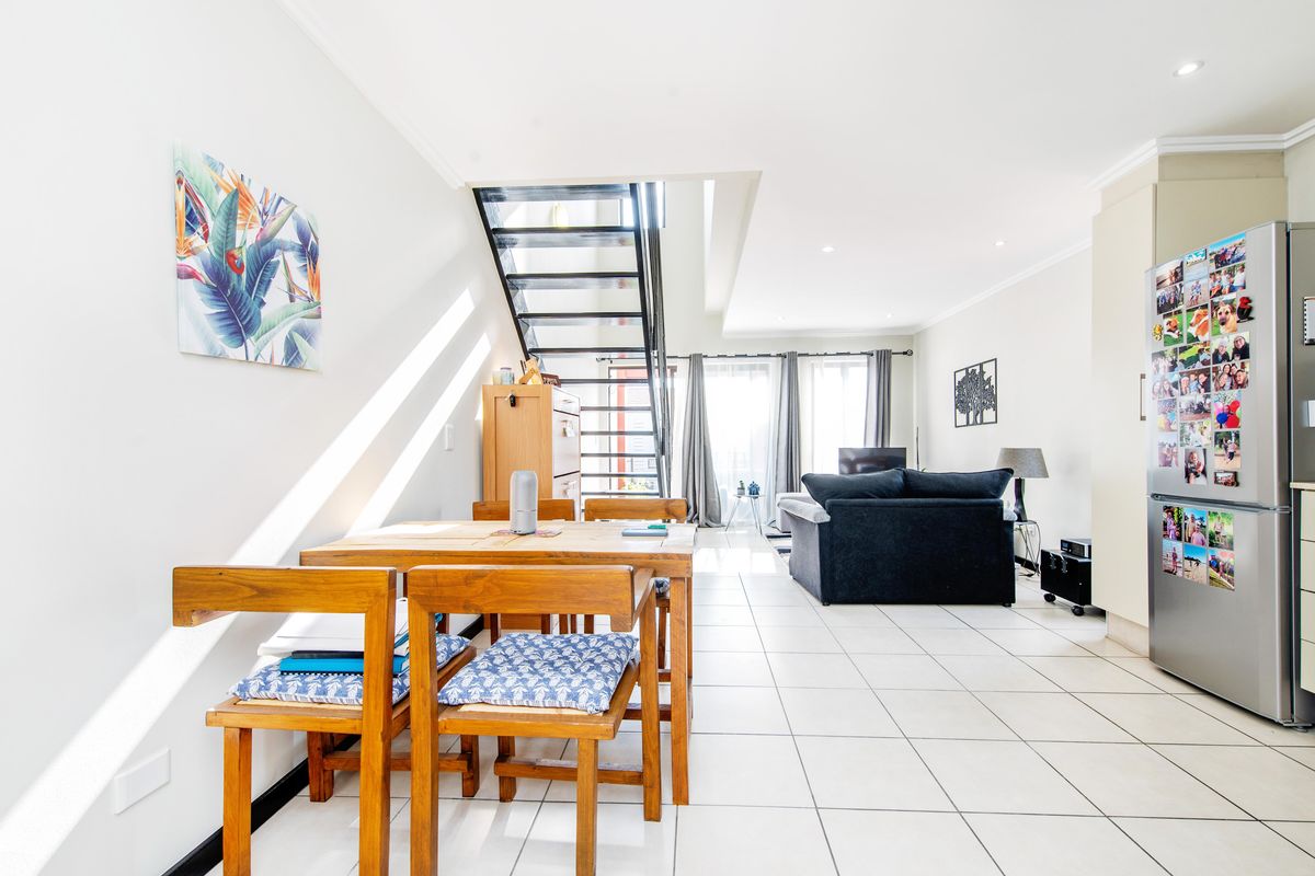 Exquisite One Bedroom Apartment in Lonehill East - Photo 2