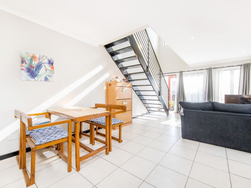 Exquisite One Bedroom Apartment in Lonehill East - Photo 1