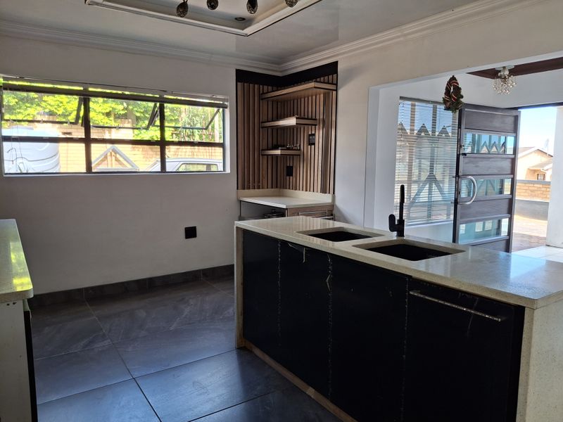 Exquisite 4 Bedroom Home - Photo 8