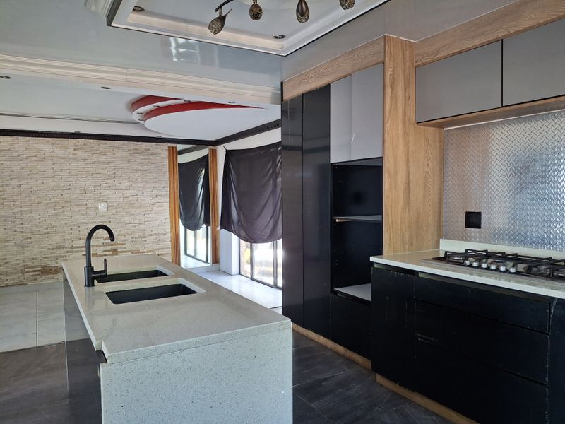 Exquisite 4 Bedroom Home - Photo 9