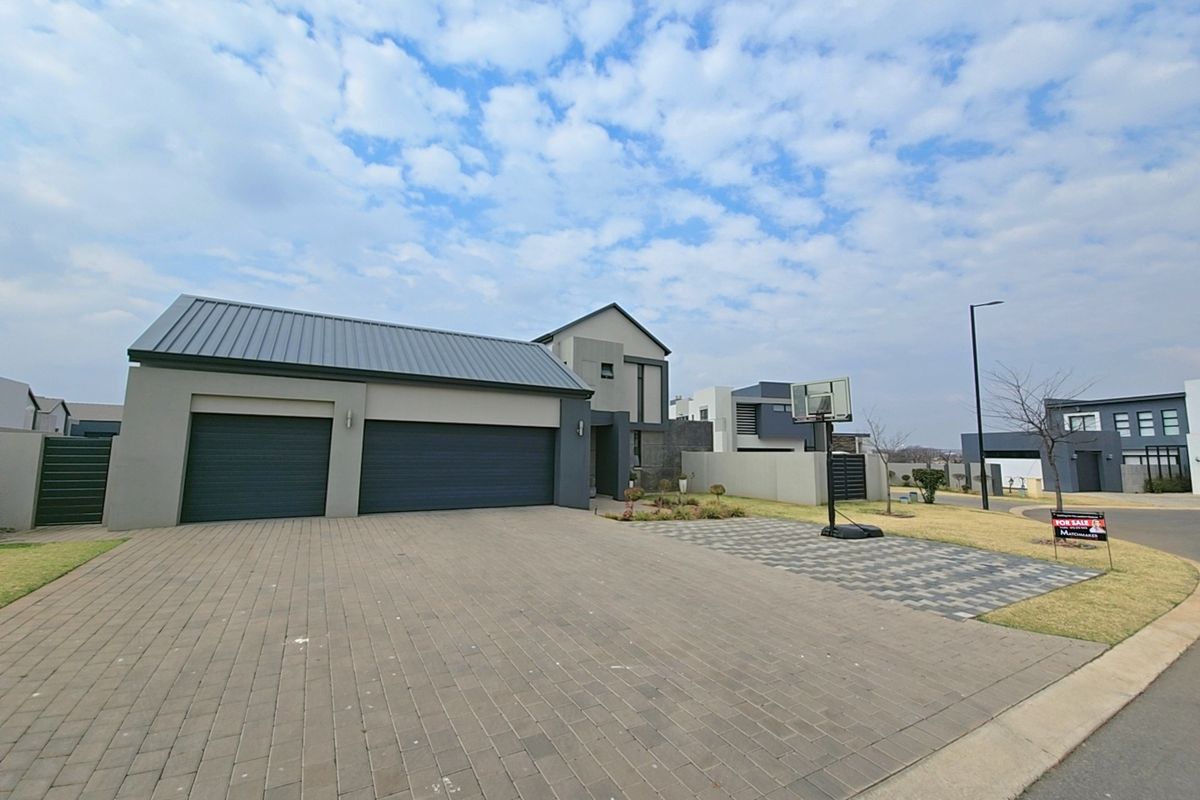 4 Beds plus a Staff room. - Photo 3