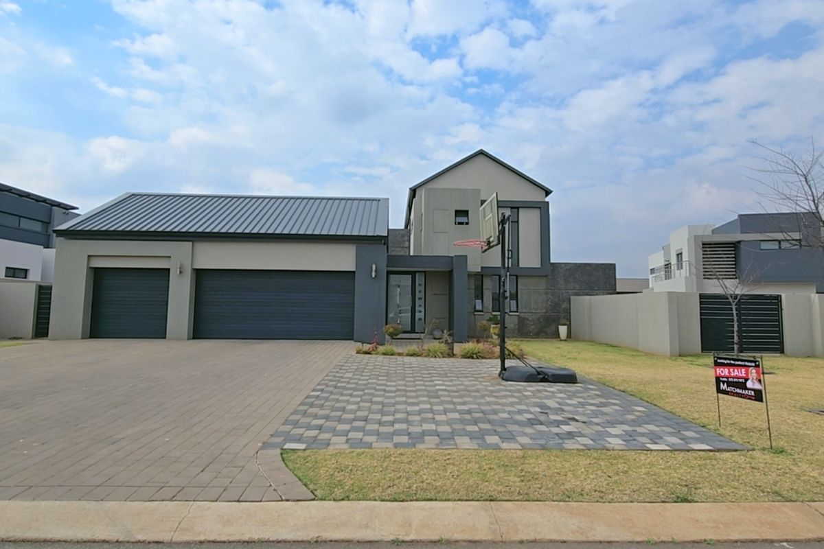 4 Beds plus a Staff room. - Photo 2