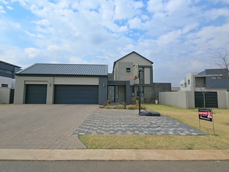 4 Beds plus a Staff room. - Photo 2