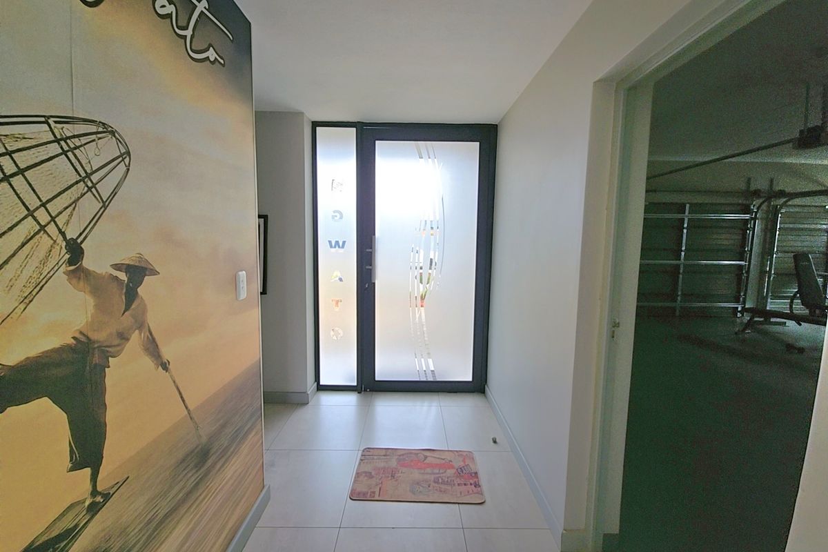 4 Beds plus a Staff room. - Photo 5