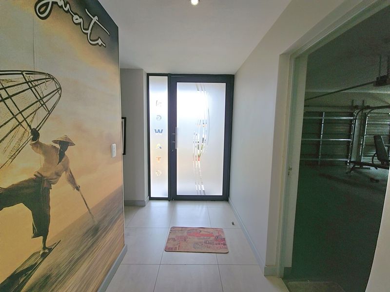 4 Beds plus a Staff room. - Photo 5