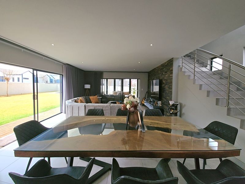 4 Beds plus a Staff room. - Photo 9