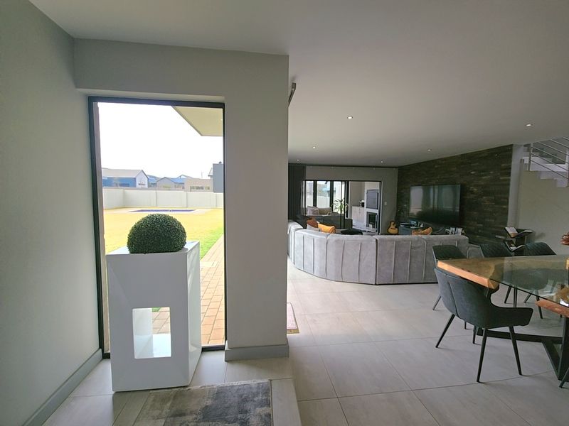 4 Beds plus a Staff room. - Photo 6