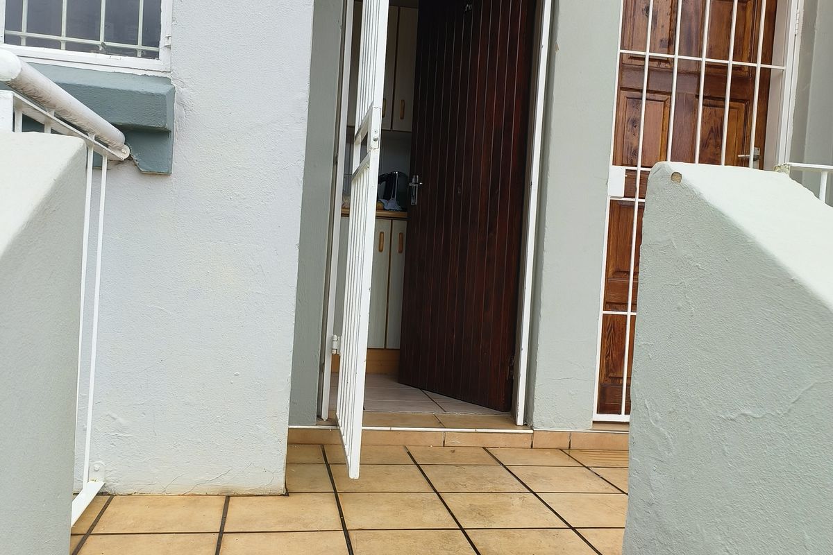 Two Bedroom apartment for Sale a perfect Investment opportunity, situated on the first floor - Photo 2