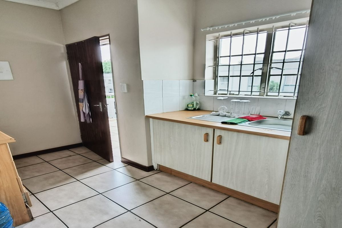 Two Bedroom apartment for Sale a perfect Investment opportunity, situated on the first floor - Photo 4