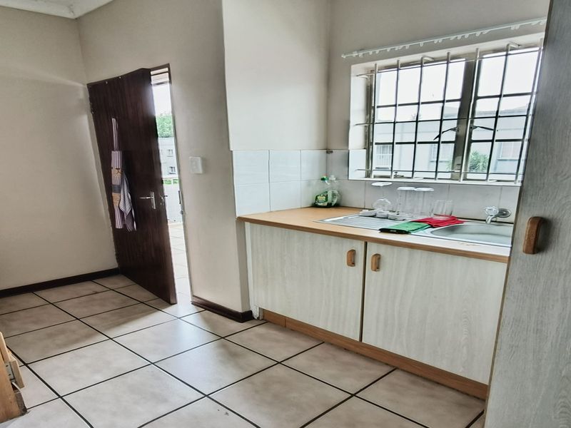 Two Bedroom apartment for Sale a perfect Investment opportunity, situated on the first floor - Photo 4