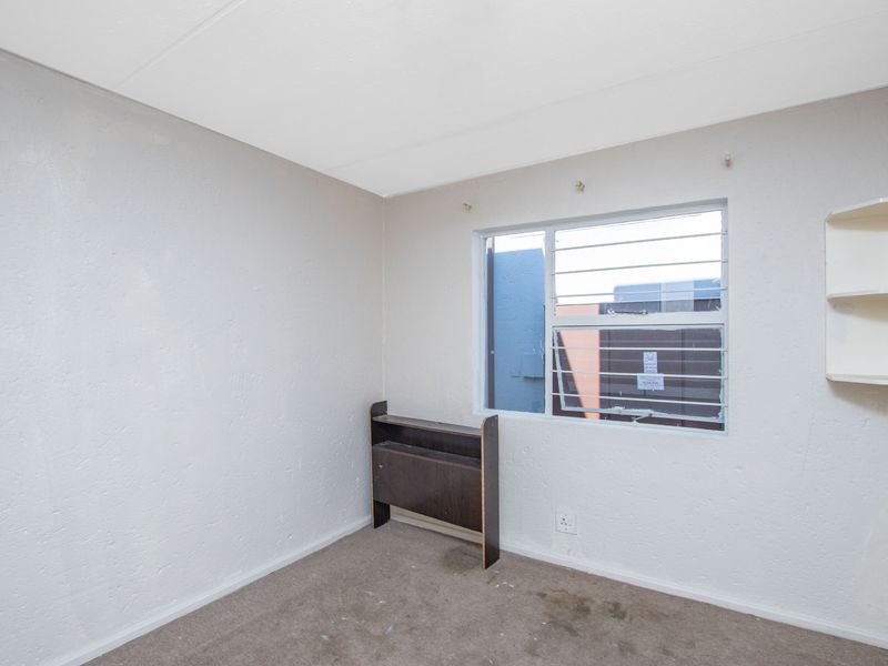 Attractive Ground Floor Apartment in Ille De Capri Complex. - Photo 10