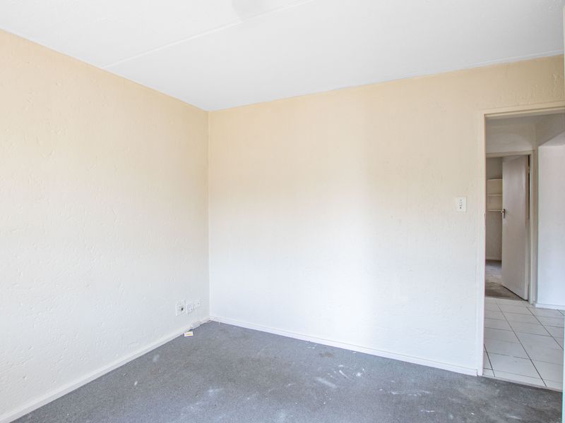 Attractive Ground Floor Apartment in Ille De Capri Complex. - Photo 7