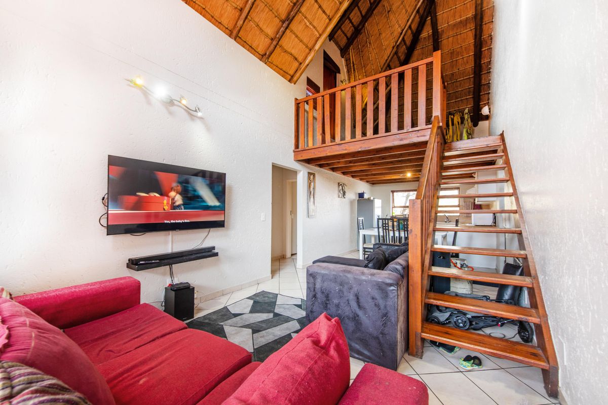 Asking R799,000 - Photo 2