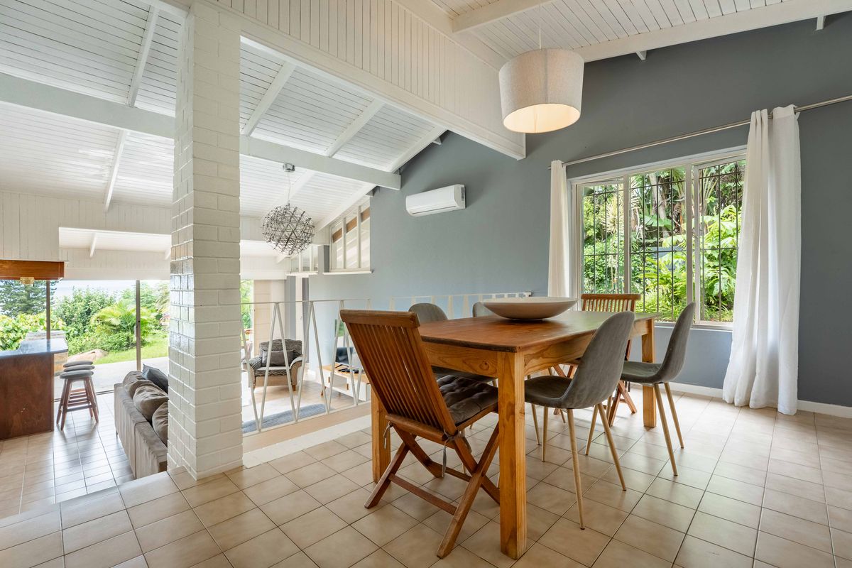 Old school style with a modern twist. - Photo 4