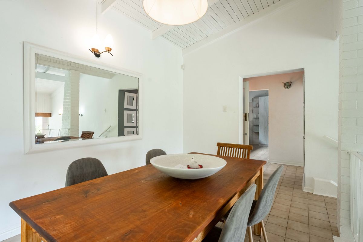 Old school style with a modern twist. - Photo 3