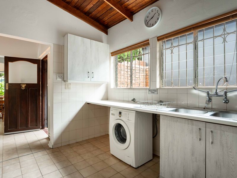 Old school style with a modern twist. - Photo 6