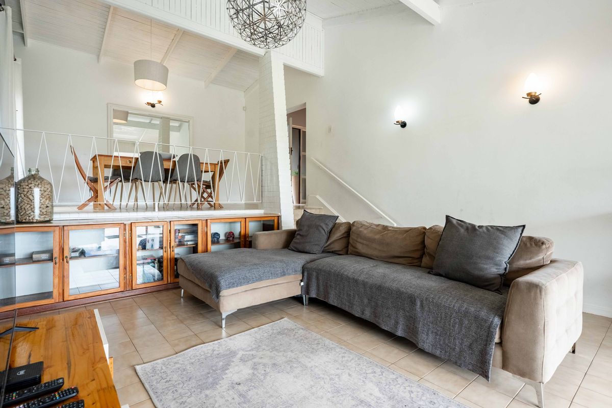 Old school style with a modern twist. - Photo 2