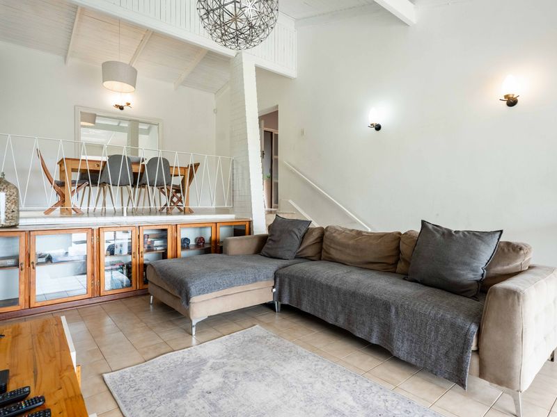 Old school style with a modern twist. - Photo 2