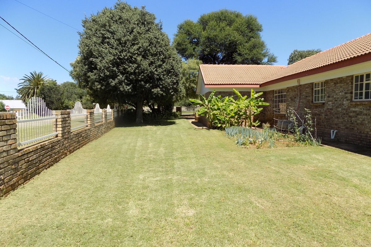 Large family home for sale - Photo 2