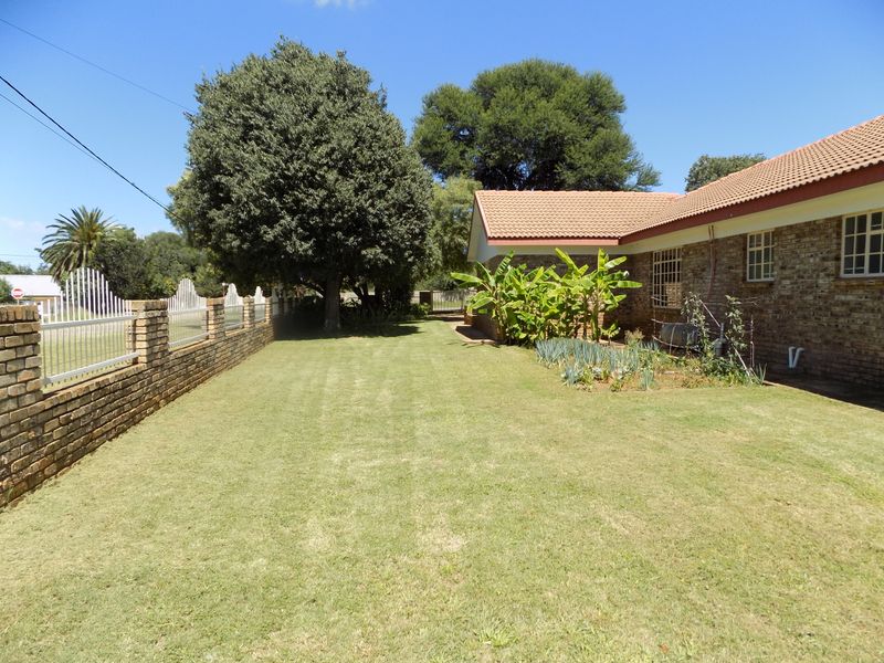 Large family home for sale - Photo 2