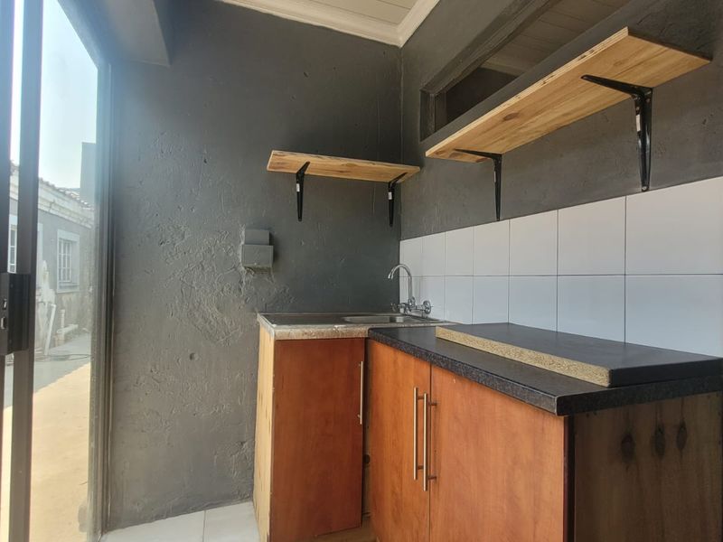 Spacious Bachelor Flatlet in Secure Quiet Area - Photo 4