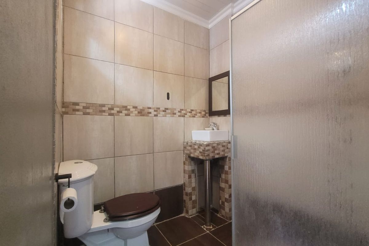 Spacious Bachelor Flatlet in Secure Quiet Area - Photo 3