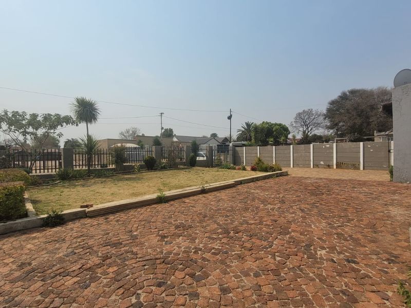 Spacious Bachelor Flatlet in Secure Quiet Area - Photo 5