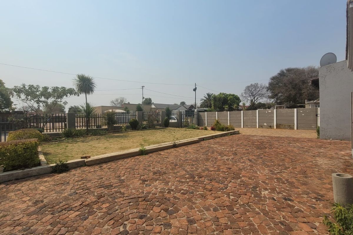 Spacious Bachelor Flatlet in Secure Quiet Area - Photo 5