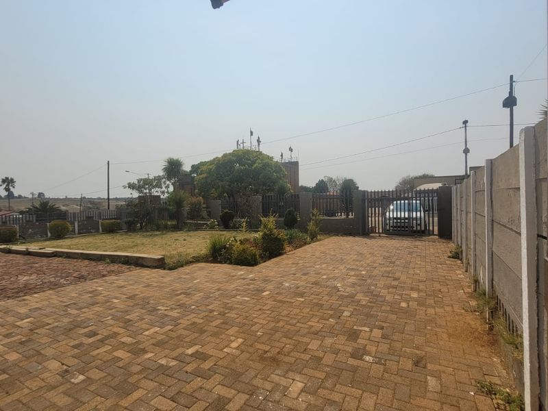 Spacious Bachelor Flatlet in Secure Quiet Area - Photo 6