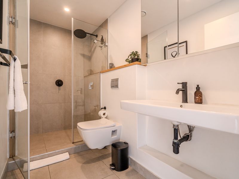 Stylish 2-bedroom Penthouse for sale in vibrant Bo Kaap - Photo 9