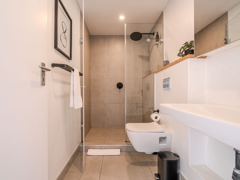 Stylish 2-bedroom Penthouse for sale in vibrant Bo Kaap - Photo 8