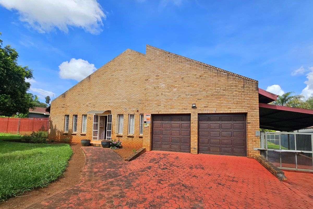 Modern 5-Bedroom Home for Sale in Louis Trichardt - Photo 2