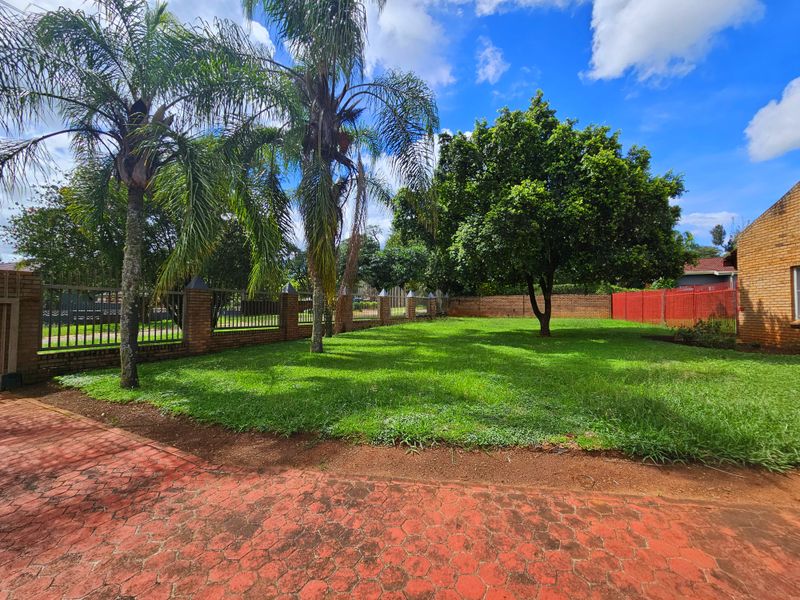 Modern 5-Bedroom Home for Sale in Louis Trichardt - Photo 3