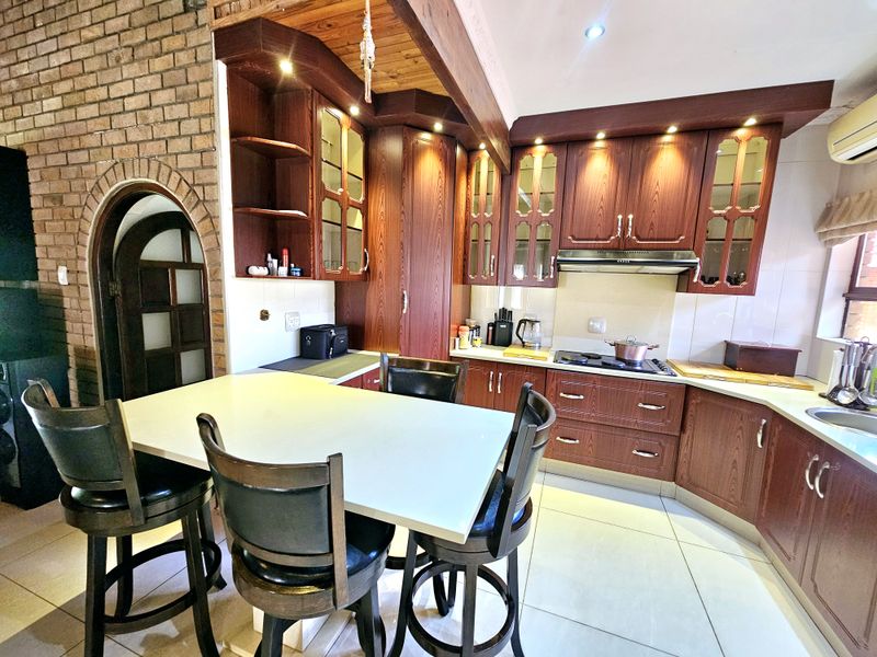 Modern 5-Bedroom Home for Sale in Louis Trichardt - Photo 5