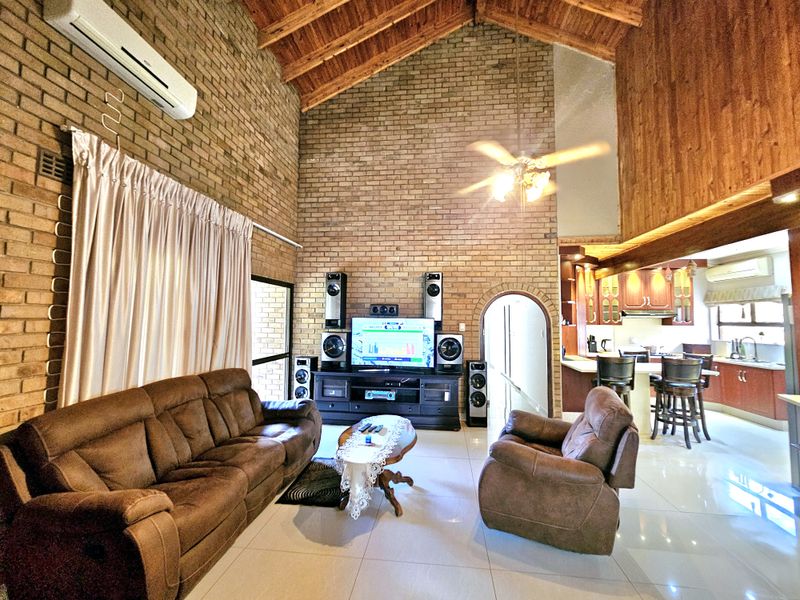 Modern 5-Bedroom Home for Sale in Louis Trichardt - Photo 8