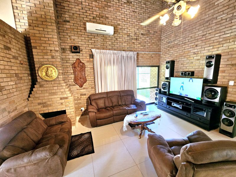 Modern 5-Bedroom Home for Sale in Louis Trichardt - Photo 6