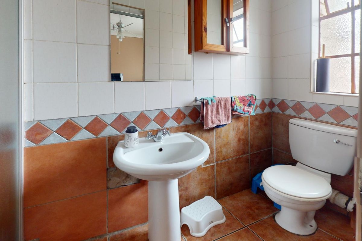 Spacious 1 bedroom apartment—perfect for first-time buyers or investors - Photo 5