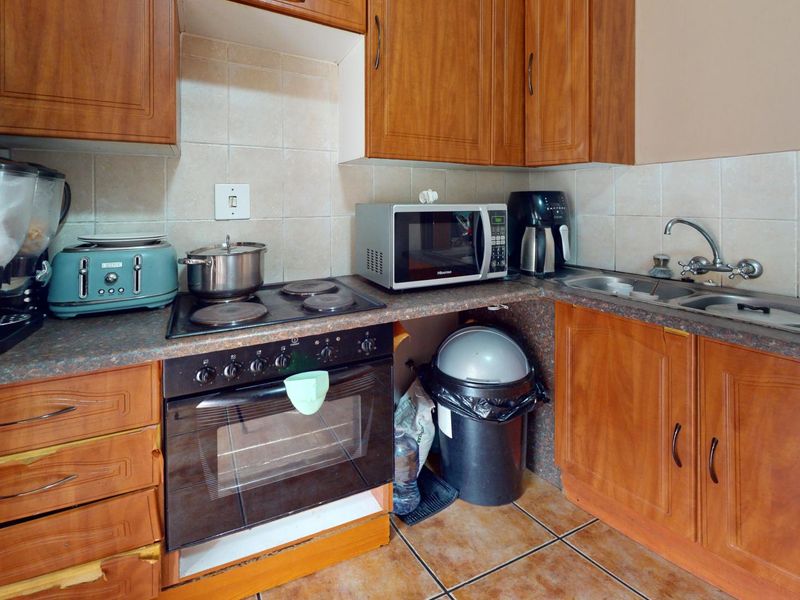 Spacious 1 bedroom apartment—perfect for first-time buyers or investors - Photo 2