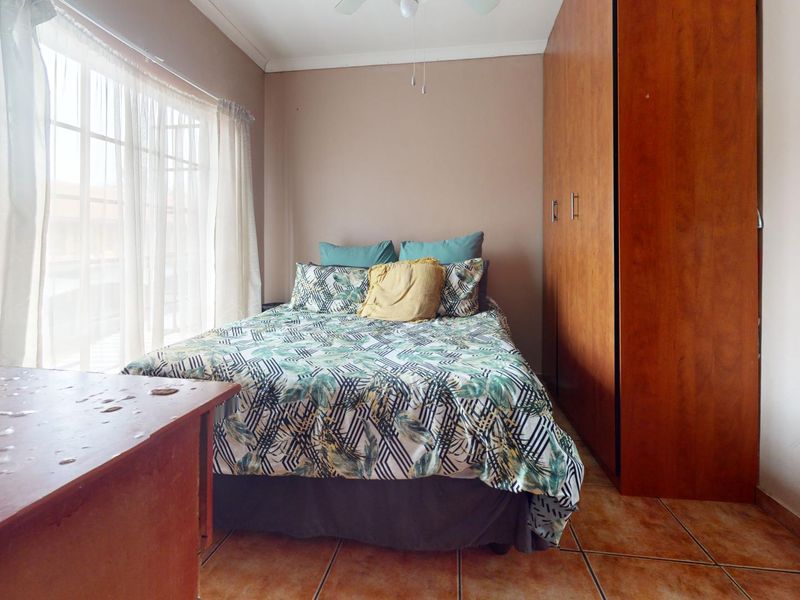 Spacious 1 bedroom apartment—perfect for first-time buyers or investors - Photo 3