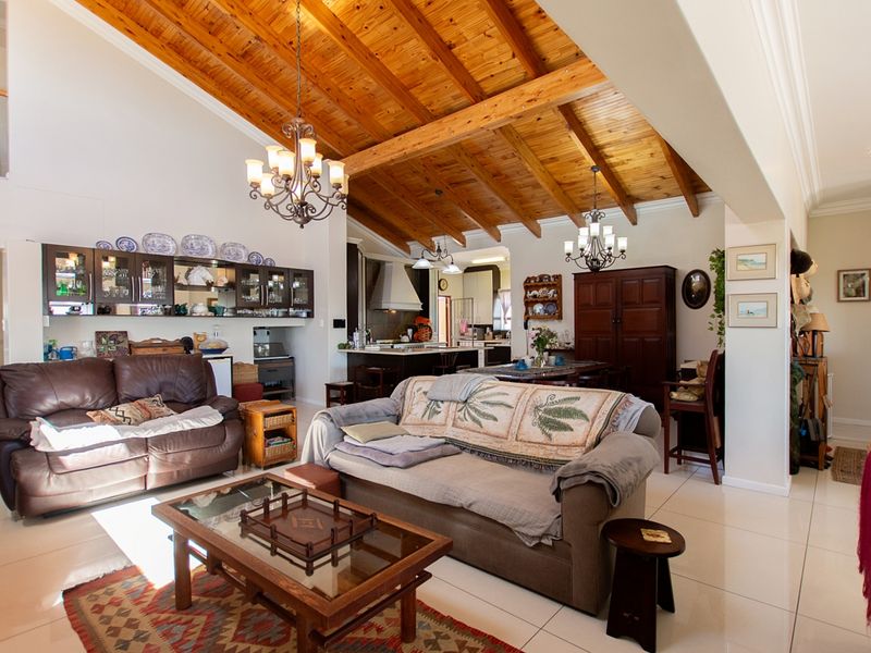 Experience Coastal Luxury Like Never Before: 5-Bedroom Home with Unmatched Lagoon Views - Photo 5