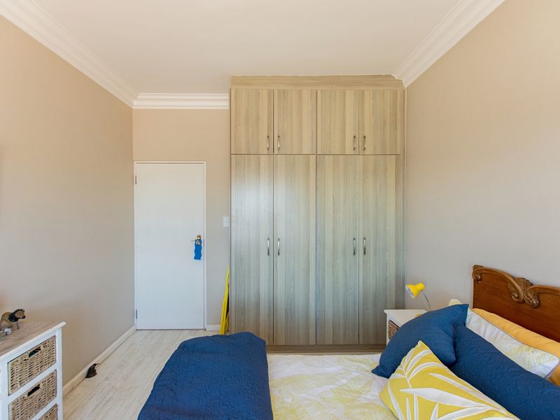 Experience Coastal Luxury Like Never Before: 5-Bedroom Home with Unmatched Lagoon Views - Photo 9