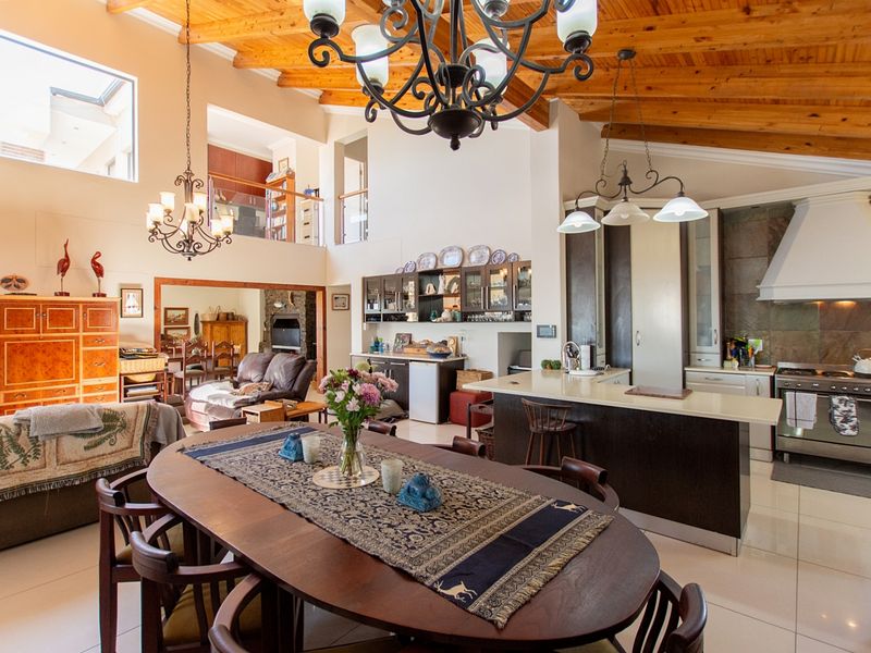 Experience Coastal Luxury Like Never Before: 5-Bedroom Home with Unmatched Lagoon Views - Photo 6