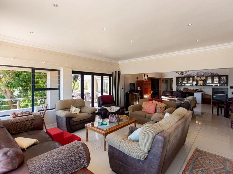 Experience Coastal Luxury Like Never Before: 5-Bedroom Home with Unmatched Lagoon Views - Photo 2